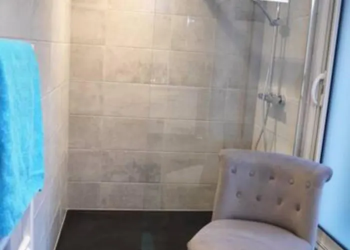 Cocoon Close To The Sea In Apartment *